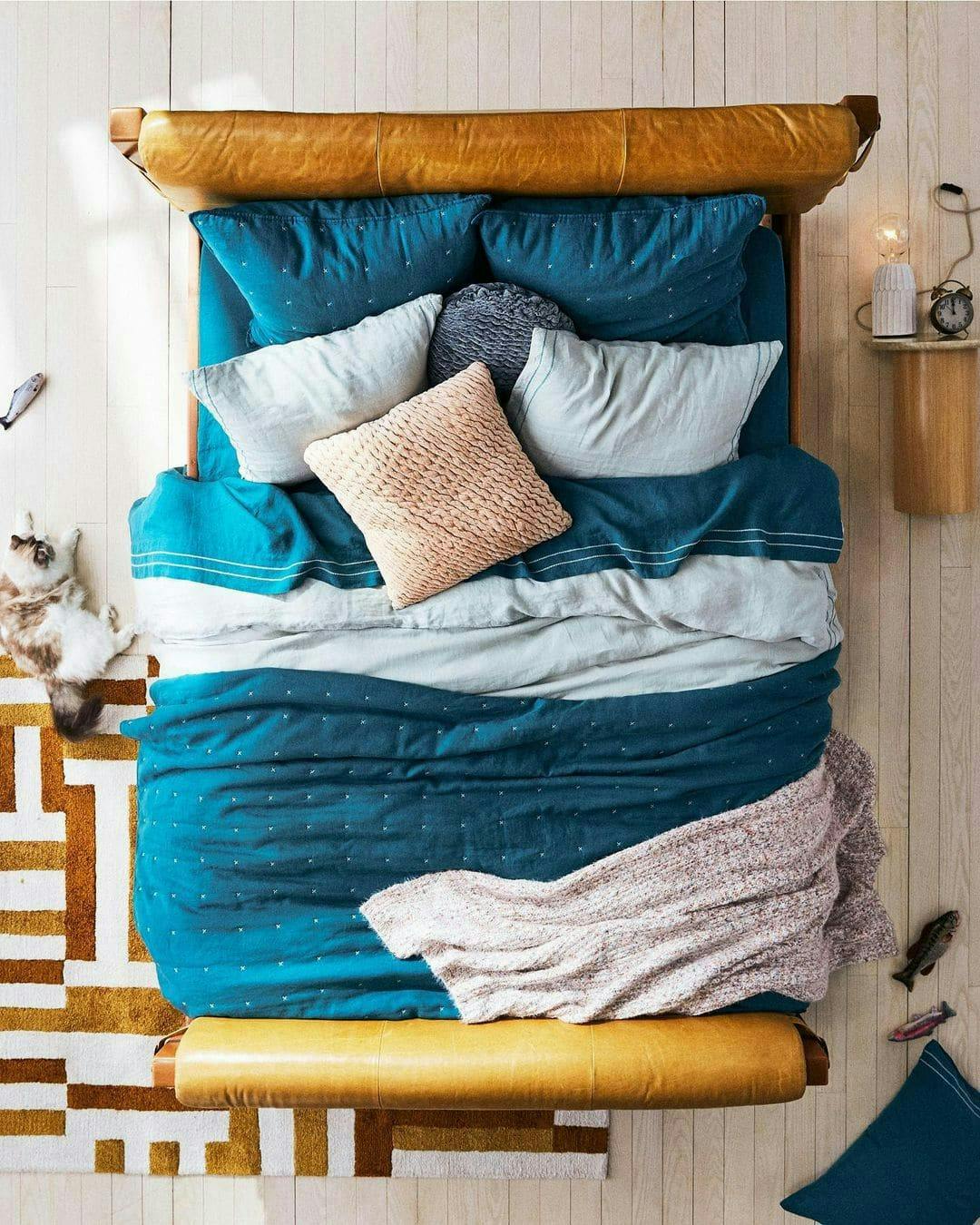 cómo decorar la cama con textiles