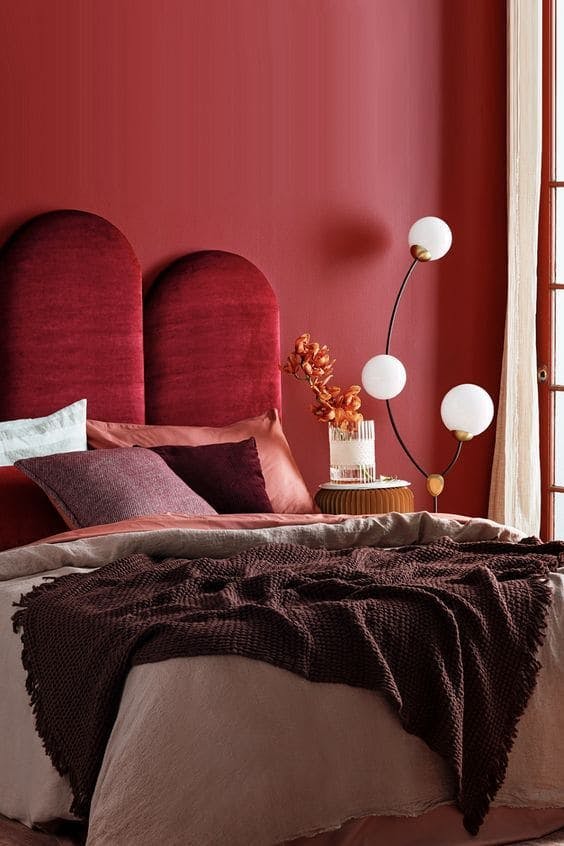 dormitorio en tonos rojos