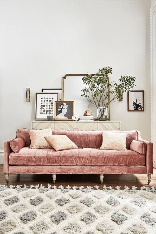 Sofa rosa de tercio pelo estilo vintage